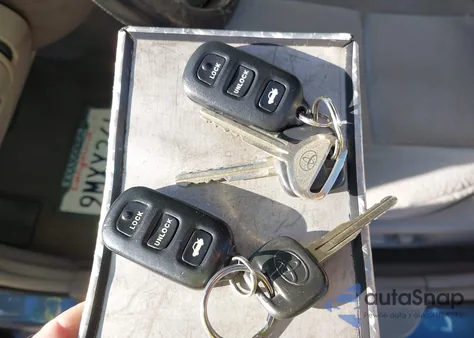 2003 Toyota Camry Le z USA, uszkodzony, nr VIN 4T1BE32K23U732018